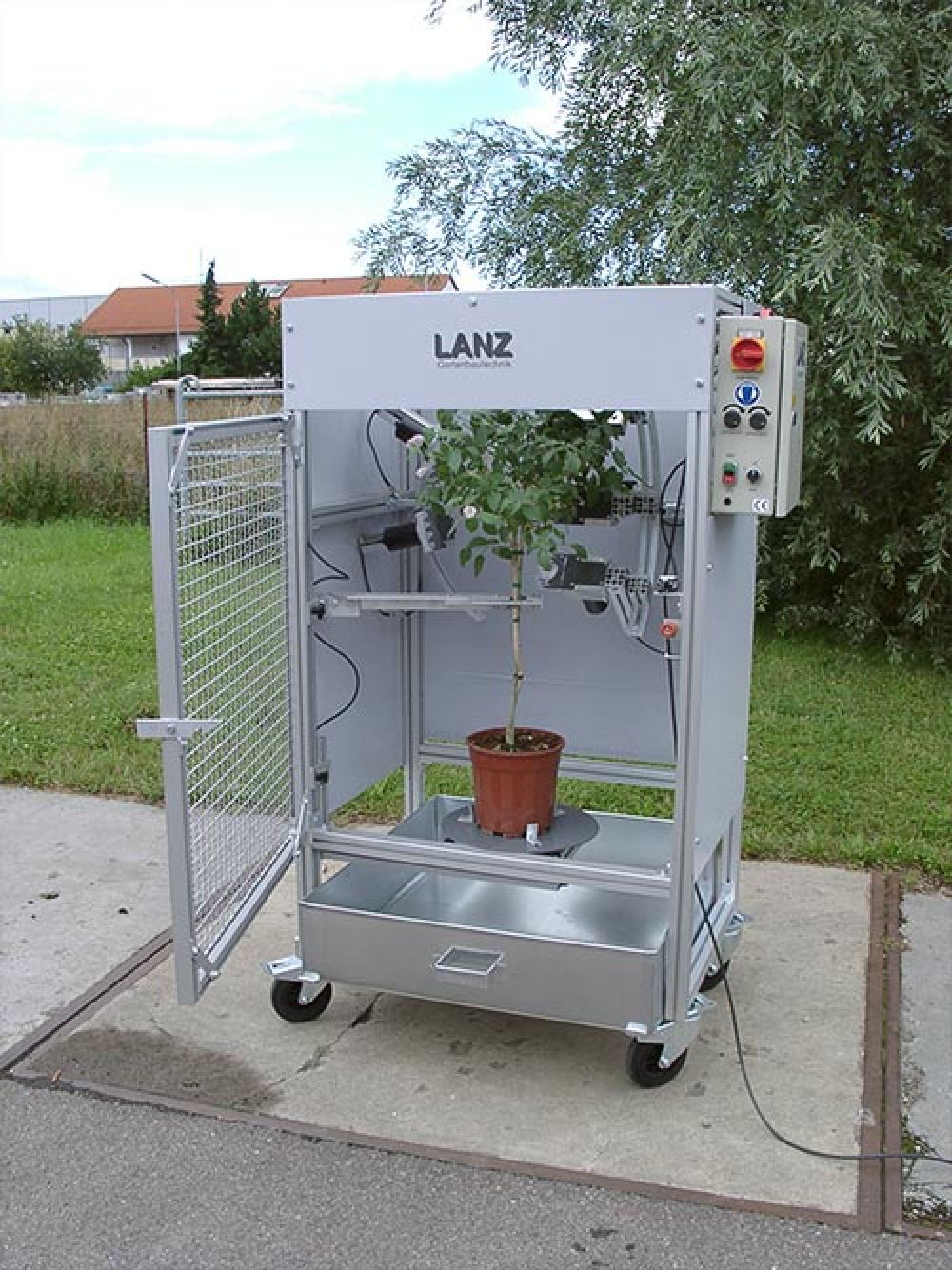 Lanz single shape trimming system for pot